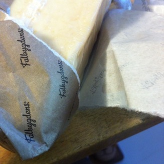 (sieht nach Papier aus) aber den Käse ohne Plastik